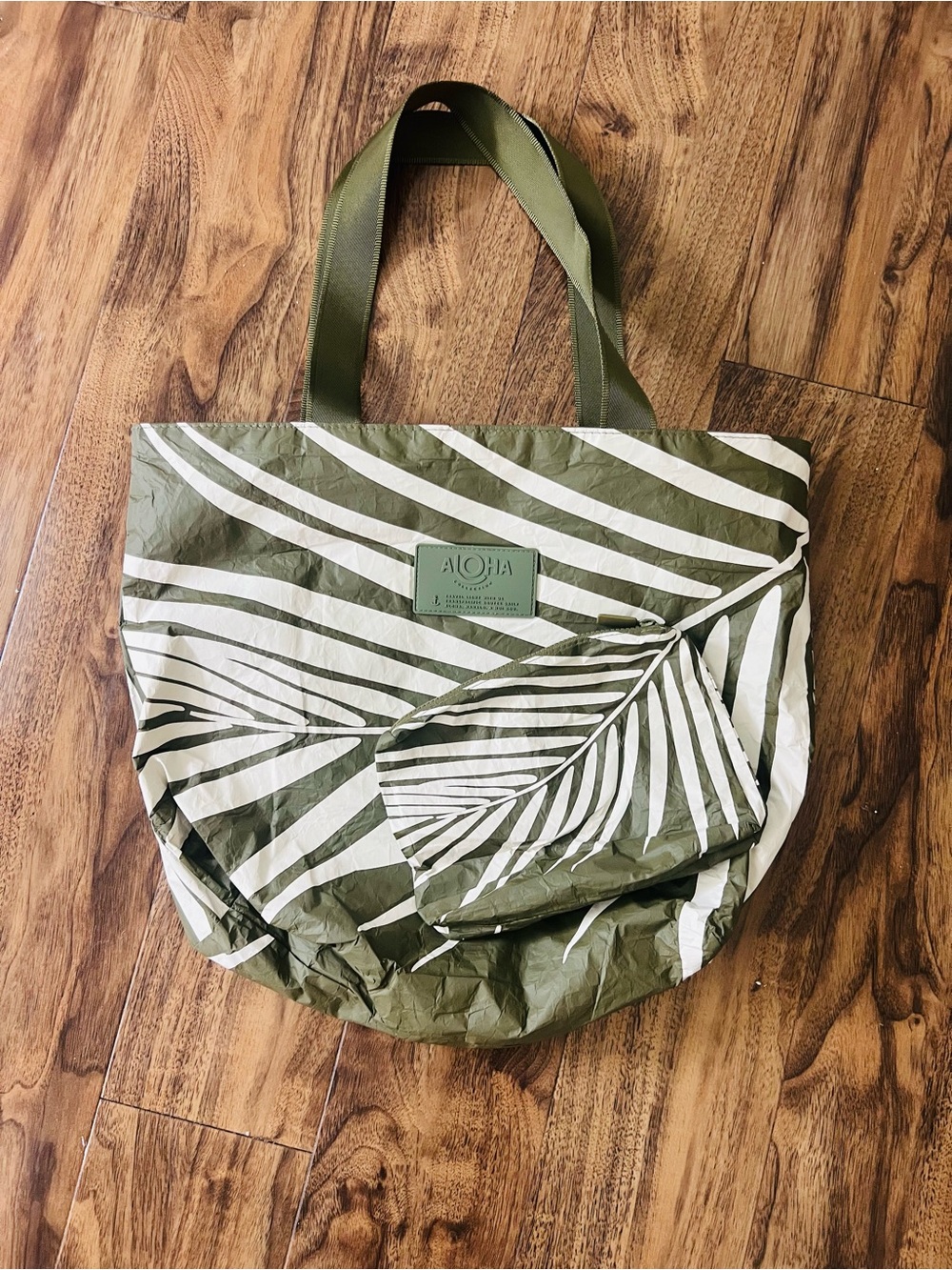 ALOHA Collection Olive and White Palm-Print Foldable Tote Bag 2 piece SET